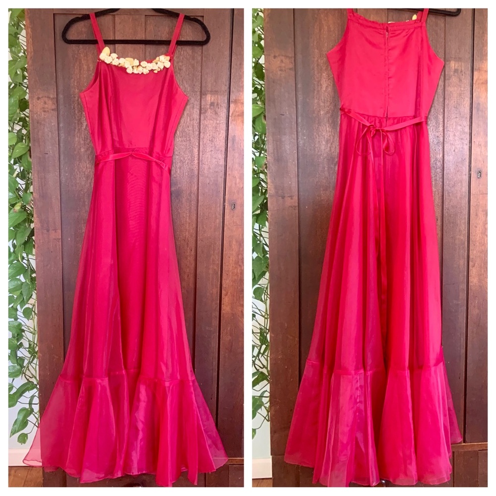 Vintage Floaty Full Skirt Gown w/ Floral Embellishment